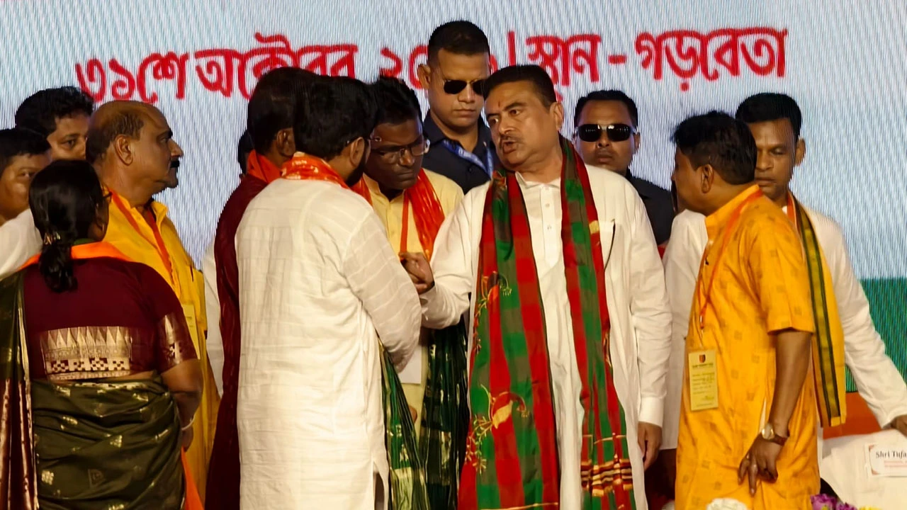 গড়বেতার বিডিও অফিসের মাঠে জনসভায় উপস্থিত হলেন রাজ্যের মুখ্যমন্ত্রী শুভেন্দু অধিকারী