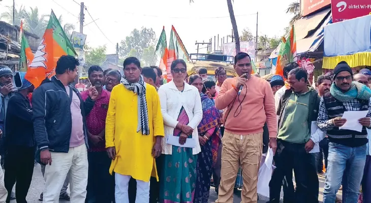নামখানায় অবরোধ বিজেপির, বছরের প্রথম দিনেই হয়রানি
