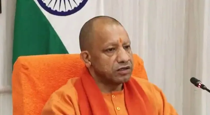 রামমন্দির কাণ্ডে যোগীকে সতর্ক করলেন কেজরি, বিজেপিতে চর্চা