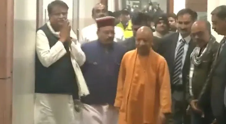 দিল্লিতে বিজেপি কার্যালয় থেকে বের হলেন উত্তরপ্রদেশের মুখ্যমন্ত্রী যোগী আদিত্যনাথ