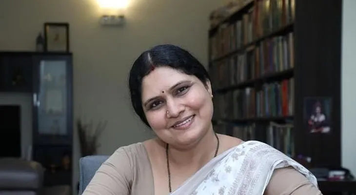 কর্ণাটকের মাল্লেশ্বরমে নিজ বাসভবনে আত্মঘাতী বিশিষ্ট কন্নড় লেখিকা আশা রঘু (৪৬)