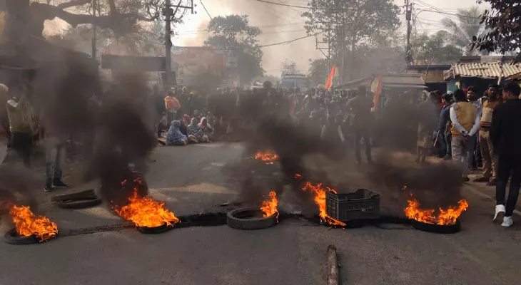 এসআইআর-এর প্রতিবাদে মঙ্গলকোটের বাদশাহী রোড অবরোধ করলেন স্থানীয়রা