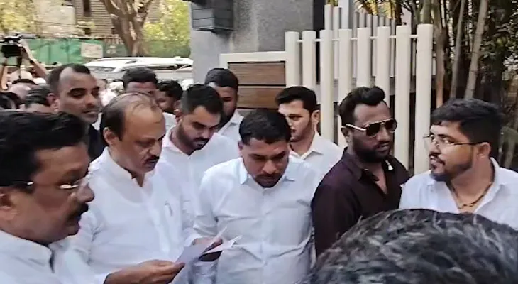 পুনেতে দলীয় নেতা-কর্মীদের সঙ্গে বৈঠকে মহারাষ্ট্রের উপ-মুখ্যমন্ত্রী অজিত পাওয়ার