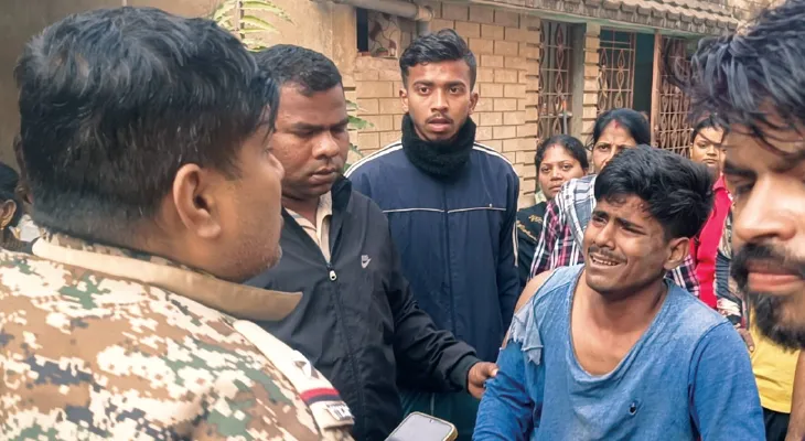জামা ছিঁড়ে মাথা ফাটানোর চেষ্টা, ‘নাটক’ দুষ্কৃতীর! হতবাক পানিহাটি