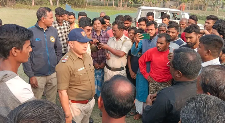 ময়নাগুড়ি ব্লকের বাগানবাড়ি এলাকায় ২৫০ জনকে শুনানির নোটিশ, ঘটনায় বিএলওকে ঘিরে বিক্ষোভ, অকুস্থলে পুলিশ