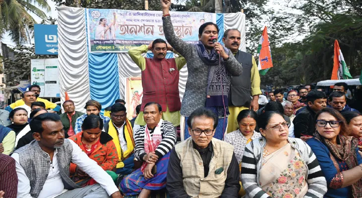 ভোটার তালিকা থেকে নাম বাদ যাওয়ার আশঙ্কায় রণংদেহি মেজাজে আদিবাসীরা