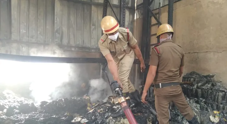 নাজিরাবাদে অগ্নিকাণ্ডে মৃতদের পরিবারকে ১০ লক্ষ টাকা করে ক্ষতিপূরণ