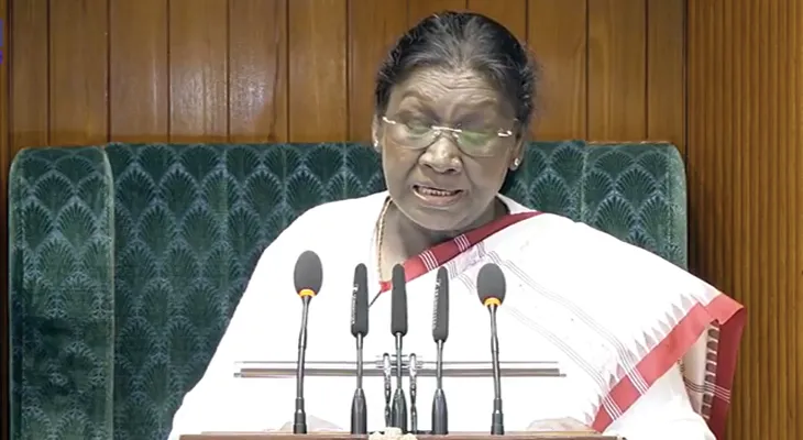 রাষ্ট্রপতি দ্রৌপদী মুর্মু’র ভাষণের মাধ্যমে শুরু হল সংসদের বাজেট অধিবেশন