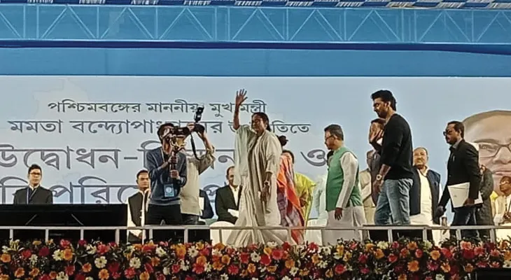 সিঙ্গুরের সভা থেকে সাংসদ-অভিনেতা দেবকে পাশে নিয়েই ঘাটাল মাস্টার প্ল্যানের শুভ সূচনা করলেন মুখ্যমন্ত্রী মমতা বন্দ্যোপাধ্যায়