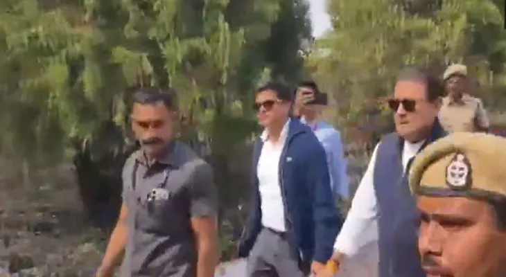 বারামতি এয়ারপোর্টে পৌঁছোলেন এনসিপি’র কার্যকরী সভাপতি প্রফুল প্যাটেল