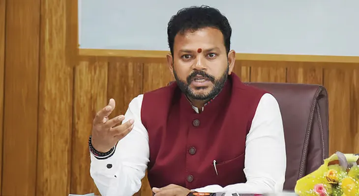 বারামতিতে বিমান ভেঙে পড়া নিয়ে উচ্চপর্যায়ের বৈঠক অসামরিক বিমান পরিবহণ মন্ত্রকের