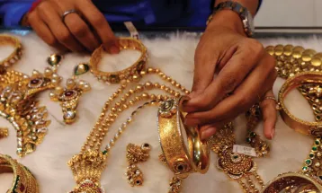 সোনা-রুপোর দামের লাফ অব্যাহত