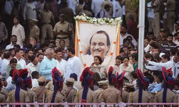 রহস্য? সুপ্রিম কোর্টের অধীনে তদন্ত চান মমতা