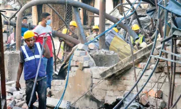 আনন্দপুরে মৃত্যুমিছিল, উদ্ধার ২১ জনের দেহাংশ