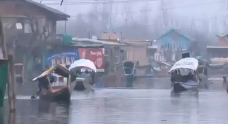 জম্মু ও কাশ্মীরের শ্রীনগরে ব্যাপক শৈত্যপ্রবাহ