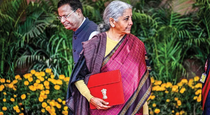 ভোটমুখী তামিলনাড়ুর মন জয়ই লক্ষ্য, নির্মলার পরনে কাঞ্জিভরম, বাংলার শাড়ি না পরা কীসের ইঙ্গিত?