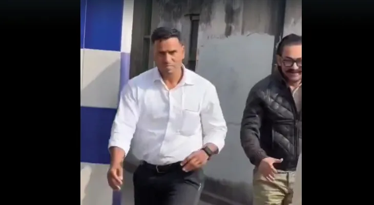 মুর্শিদাবাদের জিয়াগঞ্জে গায়ক অরিজিৎ সিংয়ের বাড়িতে গেলেন অভিনেতা আমির খান