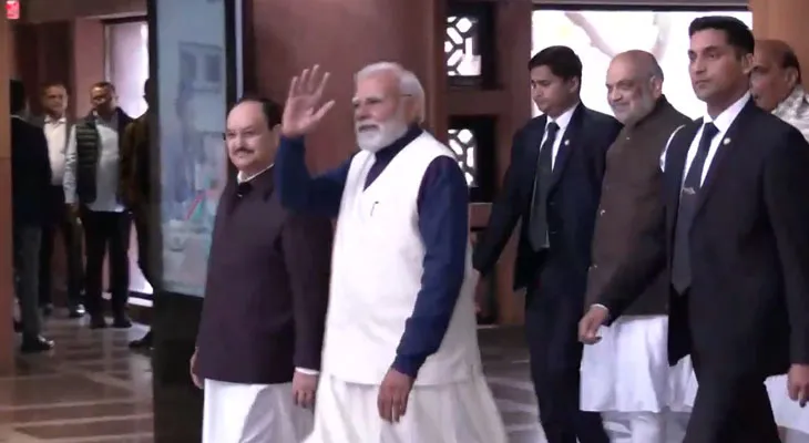 দিল্লিতে এনডিএ বৈঠক শেষে বের হলেন প্রধানমন্ত্রী নরেন্দ্র মোদি, সঙ্গে রয়েছেন অমিত শাহ, জেপি নাড্ডা
