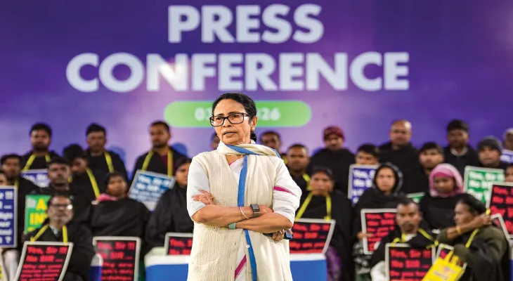 বিজেপির স্বার্থে একতরফা নাম বাদ এসআইআর উত্তাপ: দিল্লিতে কমিশনের বিরুদ্ধে বিস্ফোরক মমতা
