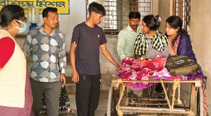 ভস্মীভূত পরীক্ষার্থীর বাড়ি, ভ্যানে  বসে অসুস্থ ছাত্রীর পরীক্ষায় বিতর্ক