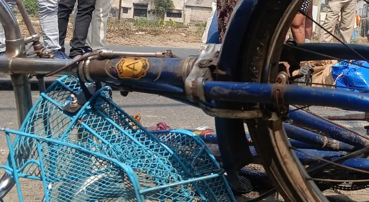 বুধবার কাটোয়া-বর্ধমান রোডে ফাঁসিতলার কাছে সাইকেল আরোহীকে পিষে দিল বাস