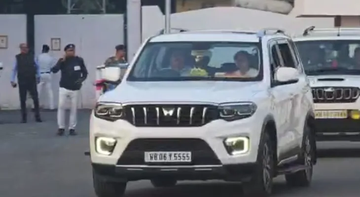 কলকাতায় ফিরলেন মমতা বন্দ্যোপাধ্যায়