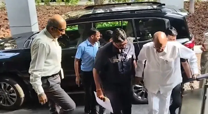 বারামতীর বিদ্যা প্রতিষ্ঠান ক্যাম্পাসে এলেন এনসিপি প্রধান শারদ পাওয়ার