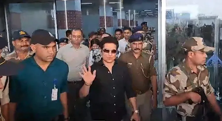 গুজরাতের সুরাতে পৌঁছলেন মাস্টার ব্লাস্টার শচীন তেন্ডুলকর