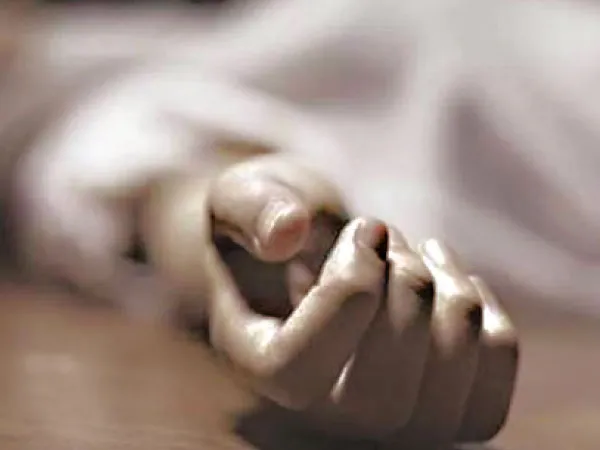 দিল্লিতে গর্তে পড়ে মৃত্যু বাইক আরোহীর