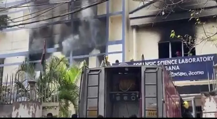 তেলেঙ্গানার নামপল্লিতে  ফরেন্সিক ল্যাবে আগুন, ঘটনাস্থলে দমকলের একাধিক ইঞ্জিন