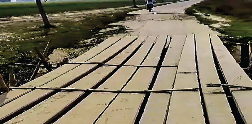 দু’বছর বাদেও হয়নি কালভার্টের সংস্কার, চরের গ্রামে ক্ষোভ তুঙ্গে