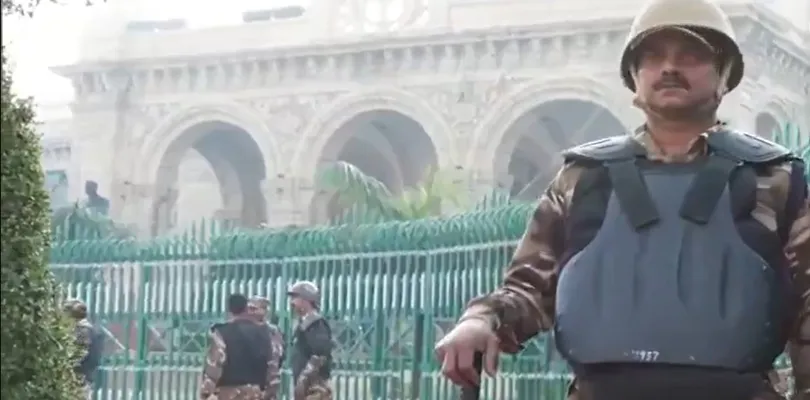 বাজেট অধিবেশনের আগে উত্তরপ্রদেশের বিধানসভার বাইরে বাড়ানো হল নিরাপত্তা
