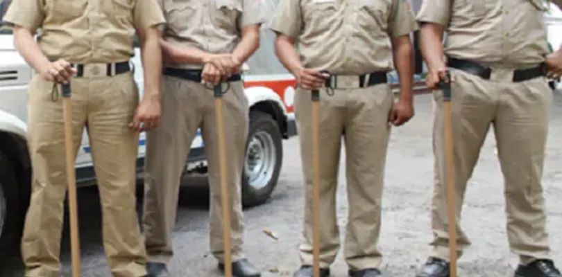 মুর্শিদাবাদের সাগরপাড়ায় জমি নিয়ে দু'পক্ষের গণ্ডগোল, পরিস্থিতি নিয়ন্ত্রণে লাঠিচার্জ পুলিশের