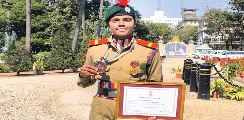 বিশেষ সম্মান ঘাটাল শতবার্ষিকী মহাবিদ্যালয়ের ছাত্রী পায়েলকে