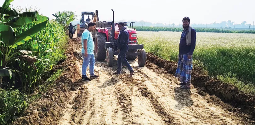 দীর্ঘদিনের দাবি মেনে নবদ্বীপের মহিশুড়ায় গুরুত্বপূর্ণ মাটির রাস্তা পাকা করার কাজ শুরু
