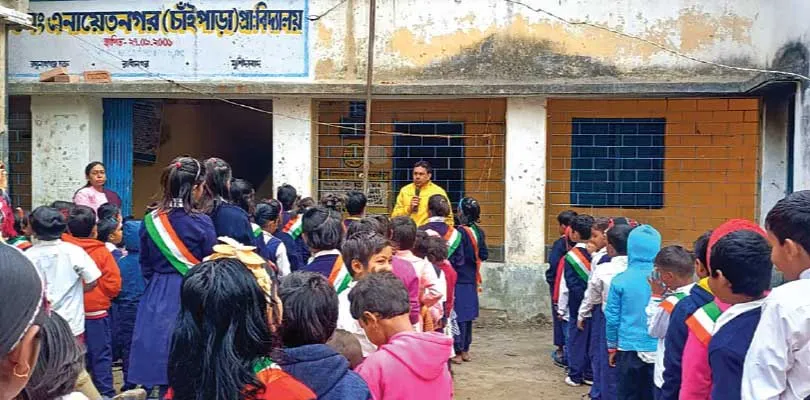 অমিল পৃথক শৌচালয়-পানীয় জল, চরম দুর্ভোগ রঘুনাথগঞ্জের প্রাথমিক বিদ্যালয়ের পড়ুয়াদের