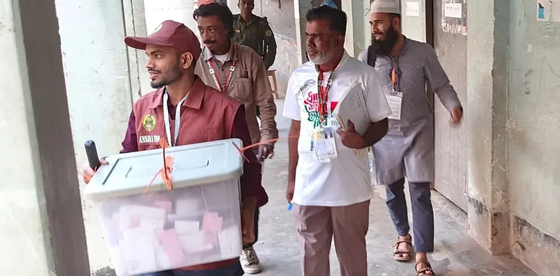 বিক্ষিপ্ত হিংসার মধ্যে বাংলাদেশে ভোটগ্রহণ শেষ, এখন অপেক্ষা গণনার