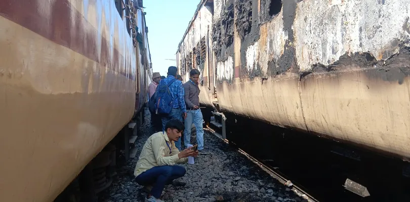 কাটোয়া স্টেশনে দাঁড়িয়ে থাকা ট্রেনের কামরায় আগুন, তদন্তে নজর সিসি ক্যামেরা