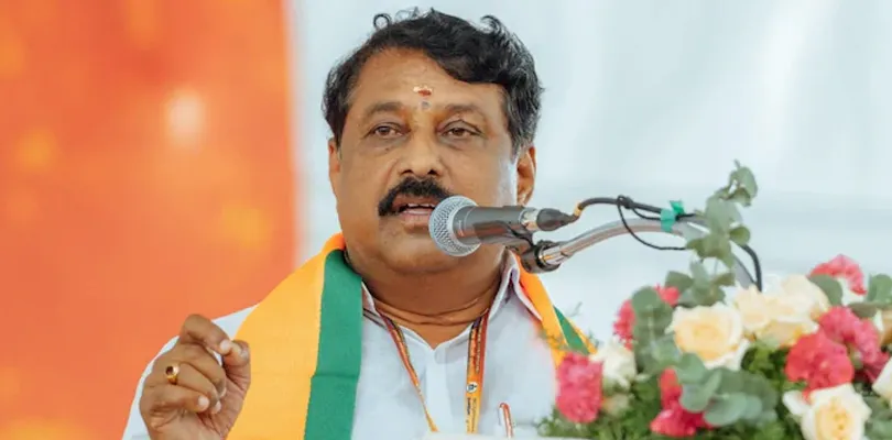 অভিনেত্রী তৃষা ও অভিনেতা-রাজনীতিক বিজয়  সম্পর্কে কুরুচিকর মন্তব্যের জন্য ক্ষমা চাইলেন বিজেপির তামিলনাড়ু রাজ্য সভাপতি এন নরেন্দ্রন