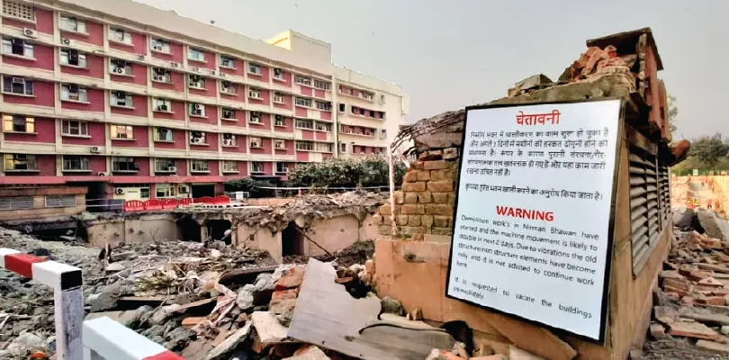 ভাঙা পড়ছে উদ্যোগ ও নির্মাণ ভবন, তৈরি হবে কেন্দ্রের নতুন অফিস, কাজ হারানোর মুখে বহু ব্যবসায়ী