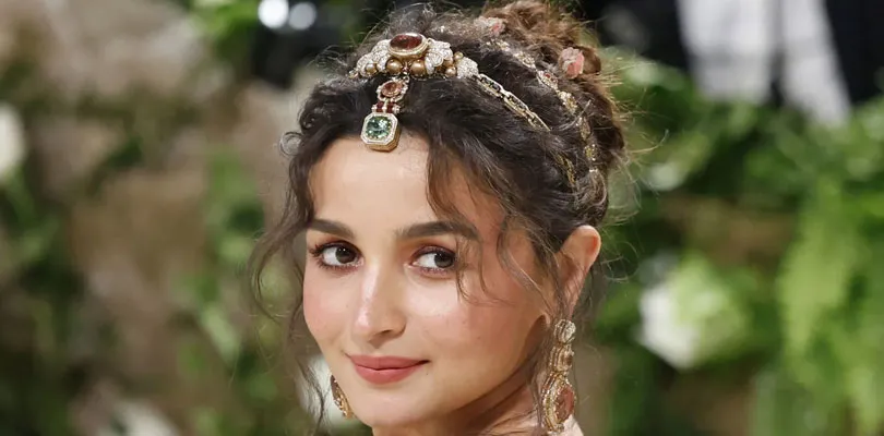 বাফটার মঞ্চে আলিয়া