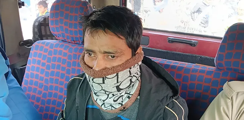 ব্যাগ ভর্তি নেশার ট্যাবলেট সহ বুধবার সকালে জলপাইগুড়িতে আটক যুবক