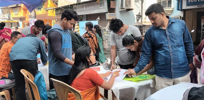 বুধবার সকালে যাদবপুরে যুবসাথী শিবিরে আবেদনকারীদের ভিড়