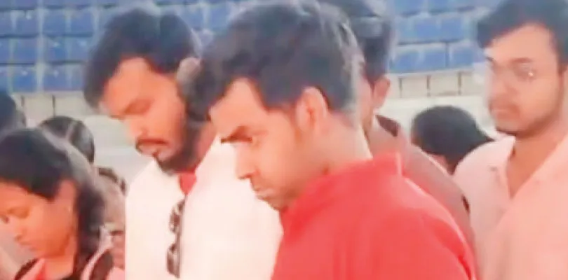 লাইন দিয়ে যুবসাথীতে আবেদন বিজেপির যুব নেতা-নেত্রীদের