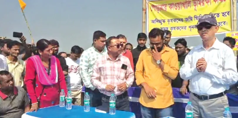 কাওয়াখালির অনিচ্ছুক জমিদাতাদের আন্দোলন মঞ্চে মেয়র, দিলেন আশ্বাস