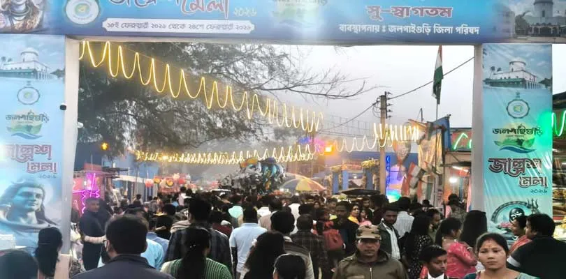রবিবার সন্ধ্যায় জল্পেশ মেলায় উপচে পড়ছে ভিড়