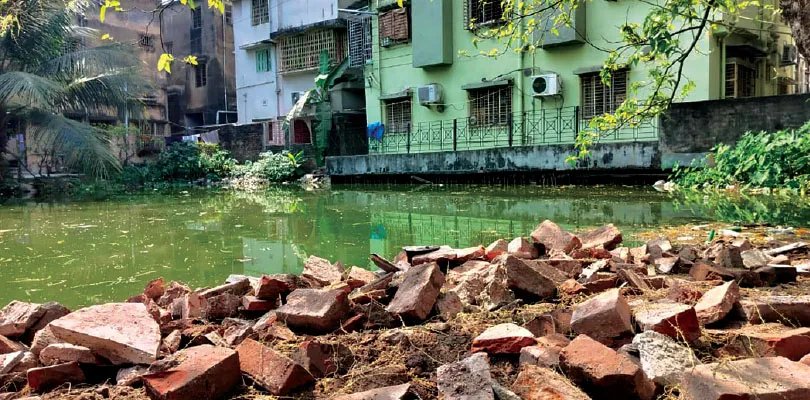 হাওড়ায় এবার ১০ কাঠার জলাশয়  বোজানোর তোড়জোড় প্রোমোটারের