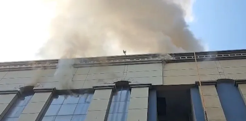 গুজরাতের সুরাতে একটি গোডাউনে আগুন, অকুস্থলে দমকলের ১৫টি ইঞ্জিন