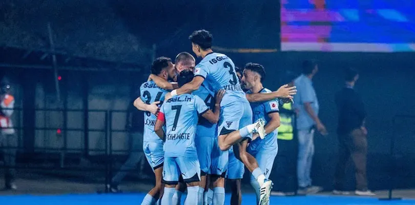 আটকে গেল মুম্বই