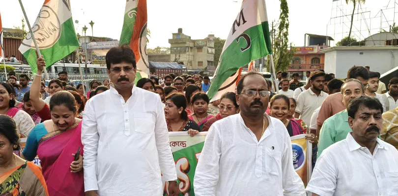 প্রার্থী তালিকা ঘোষণা হতেই বনগাঁ শহরে মিছিল তৃণমূল প্রার্থী বিশ্বজিৎ দাসের, সঙ্গে রয়েছেন প্রচুর কর্মী-সমর্থক